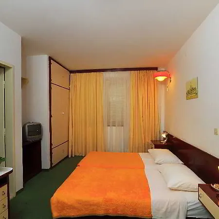 Park Hotel 2*